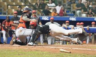 El Escogido se aferra al tercero con triunfo dram&aacute;tico ante los Toros