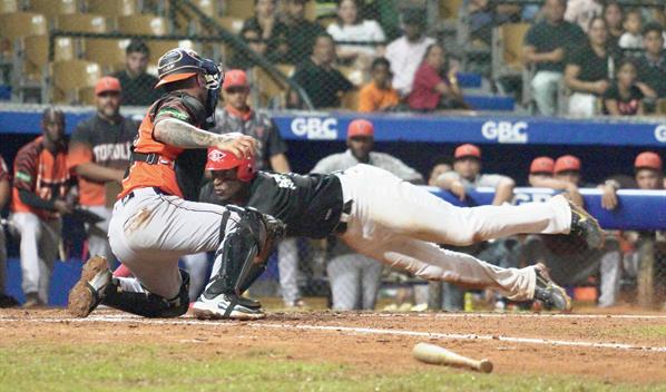 El Escogido se aferra al tercero con triunfo dram&aacute;tico ante los Toros