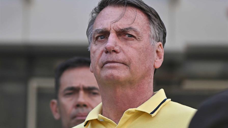 Justicia brasileña niega prisión domiciliaria a Bolsonaro, pero autoriza cirugía