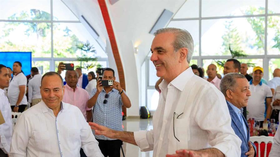 Abinader expresa su inter&eacute;s en "ser m&aacute;s cercano" a los periodistas del Palacio Nacional