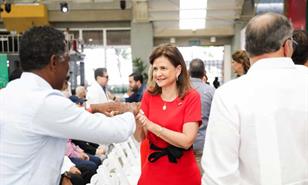 Raquel Pe&ntilde;a comparte almuerzo navide&ntilde;o con l&iacute;deres cristianos del Cibao