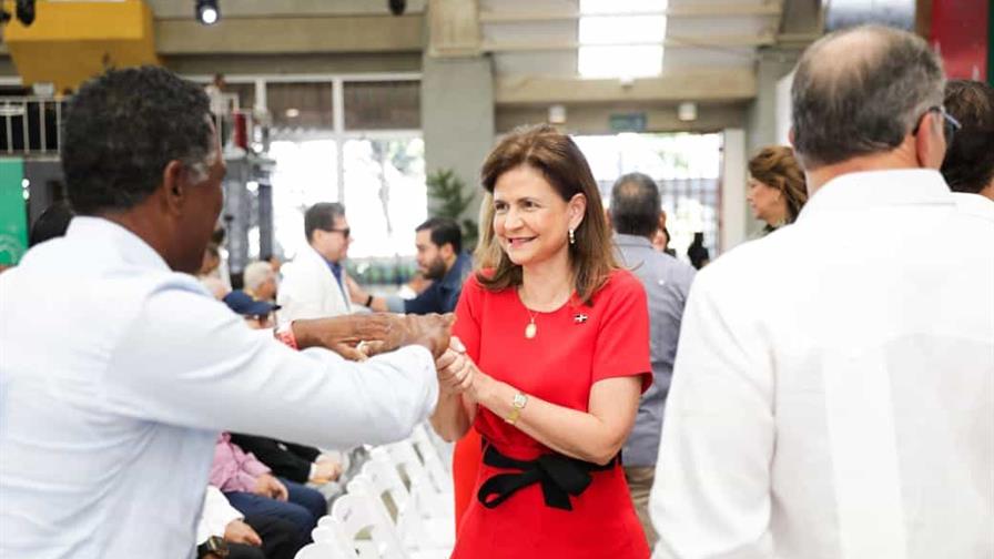 Raquel Peña comparte almuerzo navideño con líderes cristianos del Cibao