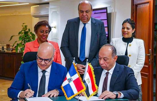 RD y Egipto firman acuerdo acad&eacute;mico para fortalecer la aviaci&oacute;n civil internacional