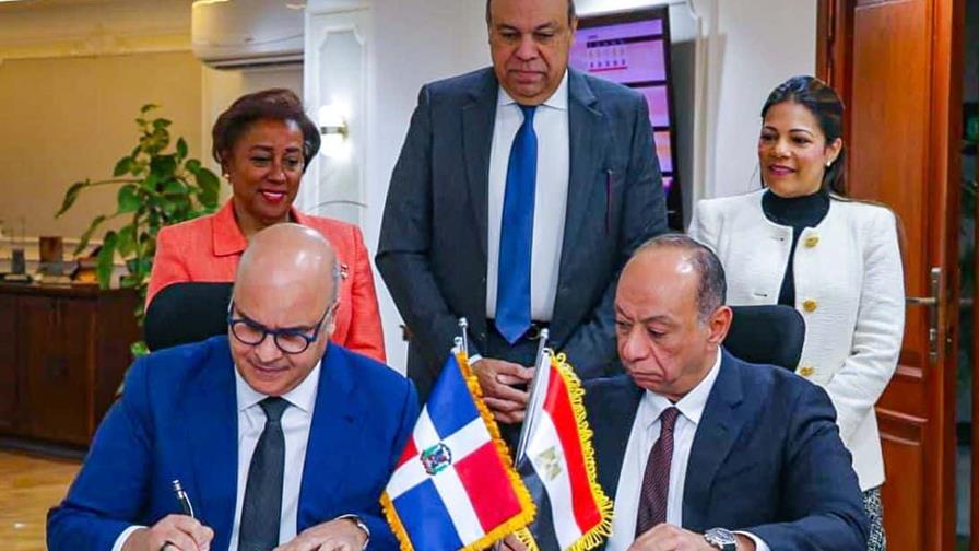 RD y Egipto firman acuerdo acad&eacute;mico para fortalecer la aviaci&oacute;n civil internacional