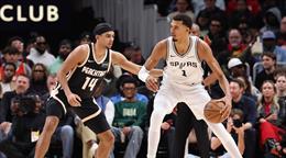 Wembanyama despluma a los Hawks y los 76ers frenan a los Knicks