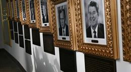 La Casa Blanca desata pol&eacute;mica por placas con ataques pol&iacute;ticos a Biden y Obama