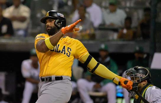 Encarnaci&oacute;n lidera victoria de &Aacute;guilas, que dificultan el avance de las Estrellas al vencerlas 4-3