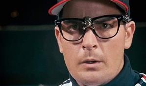 Charlie Sheen revela que se dop&oacute; para la pel&iacute;cula Major League y le subi&oacute; 10 millas a la recta