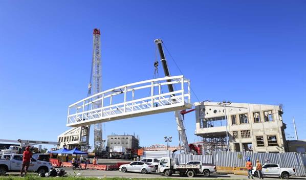 Congesti&oacute;n en el kil&oacute;metro 9 de la autopista Duarte por trabajos del nuevo puente peatonal