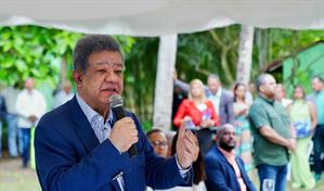 Leonel atribuye explosi&oacute;n de tuber&iacute;a de agua en Santiago a abandono de infraestructura