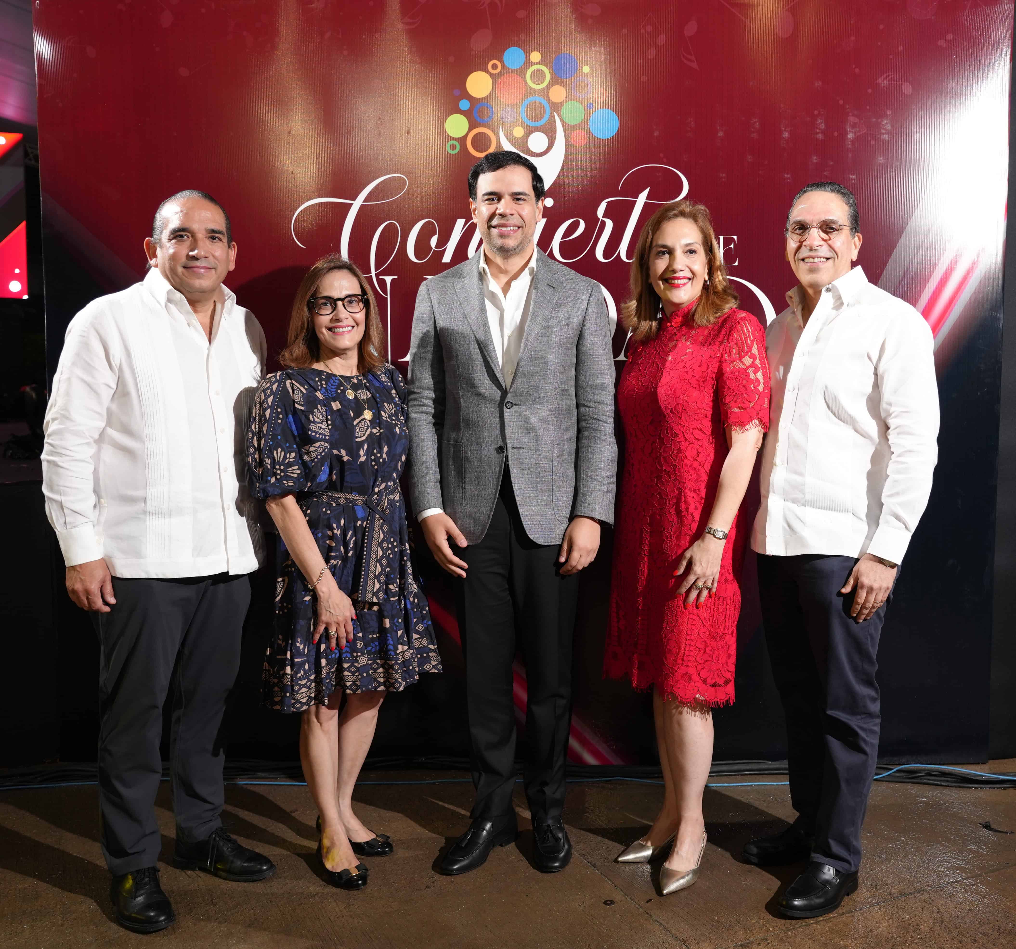 Manuel Pozo Perelló, Margarita de Mondesert, Roberto Ángel Salcedo, Carmen Pozo Perelló y Jorge Perelló.<br>