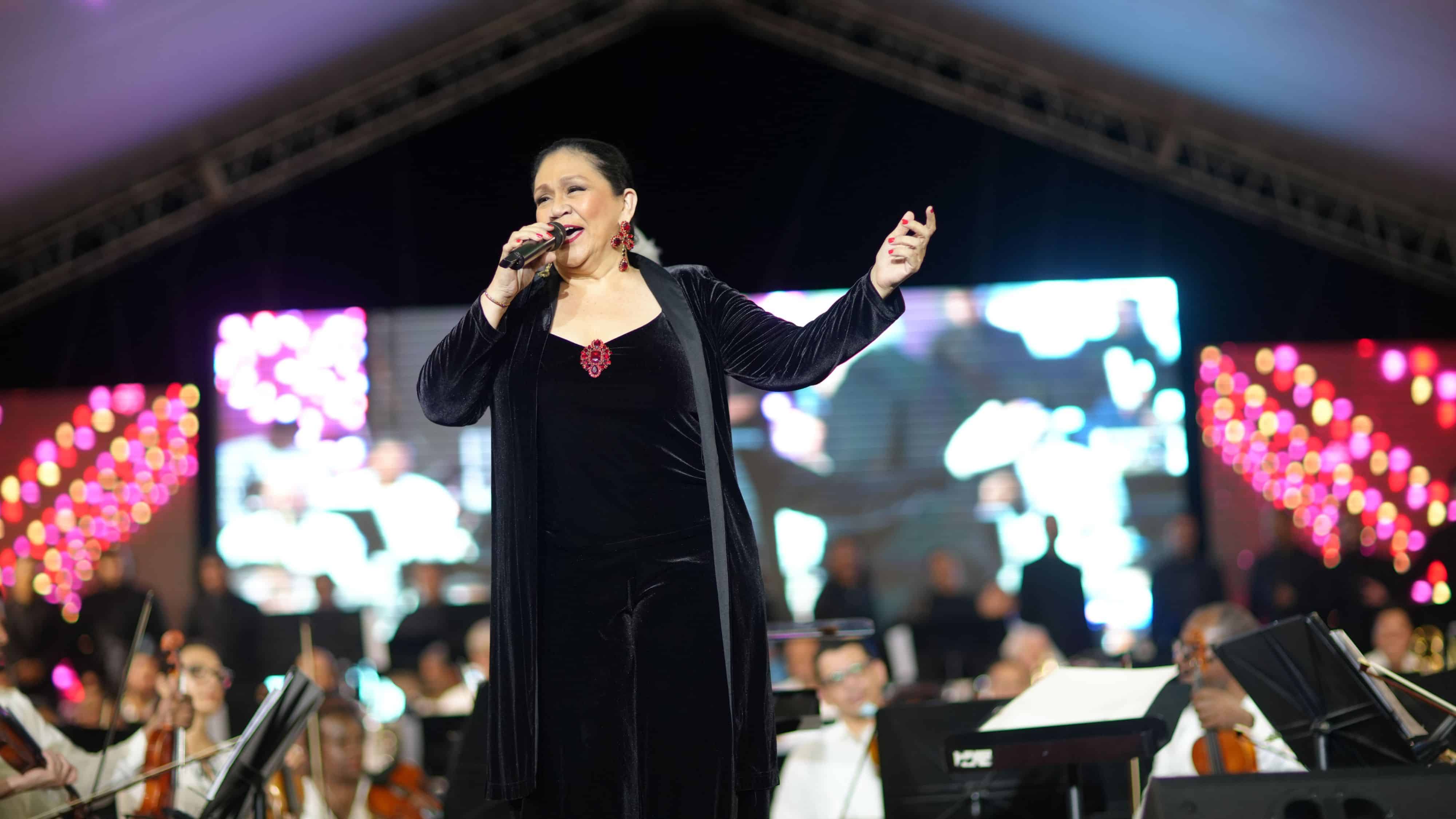 Maridalia Hernández en el&nbsp;Concierto de Navidad 2025 del Centro Cultural Perelló.