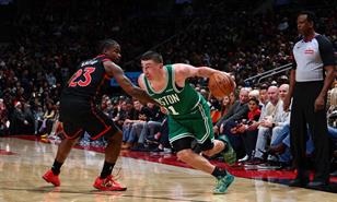 Los Celtics ganan en Toronto al imponerse 112-96 a los Raptors sin Brown
