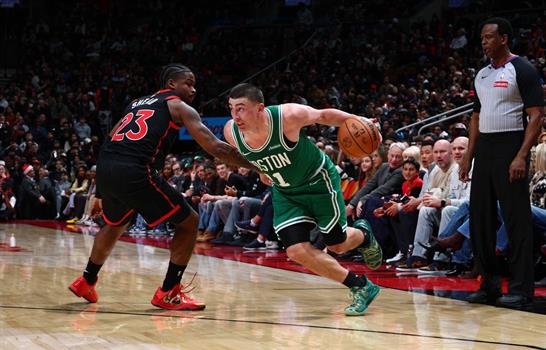 Los Celtics ganan en Toronto al imponerse 112-96 a los Raptors sin Brown
