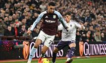 Aston Villa gana 2-1 al Manchester United y se consolida en el podio