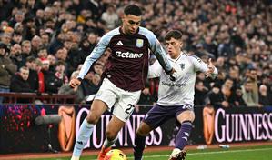 Aston Villa gana 2-1 al Manchester United y se consolida en el podio