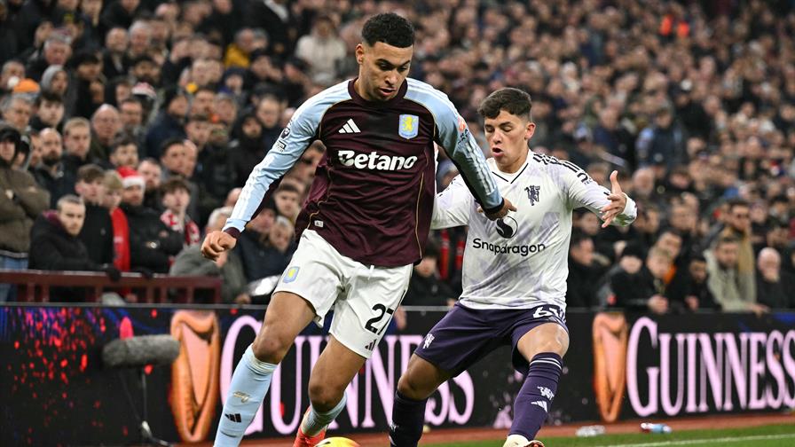 Aston Villa gana 2-1 al Manchester United y se consolida en el podio