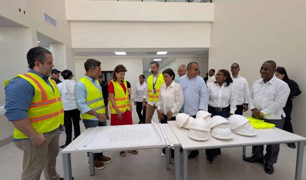 Vicepresidenta Raquel Pe&ntilde;a supervisa hospital en Dajab&oacute;n