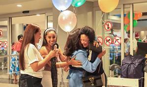 Tras 15 a&ntilde;os de ausencia, una dominicana regresa a RD para reencontrarse con su familia en Navidad