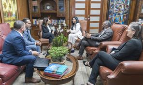 Embajadora de EE. UU. visita a la procuradora general de la Rep&uacute;blica