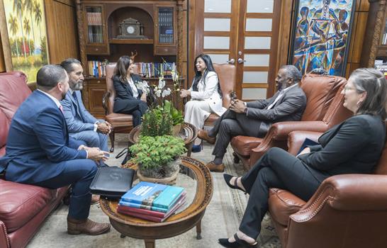Embajadora de EE. UU. visita a la procuradora general de la Rep&uacute;blica