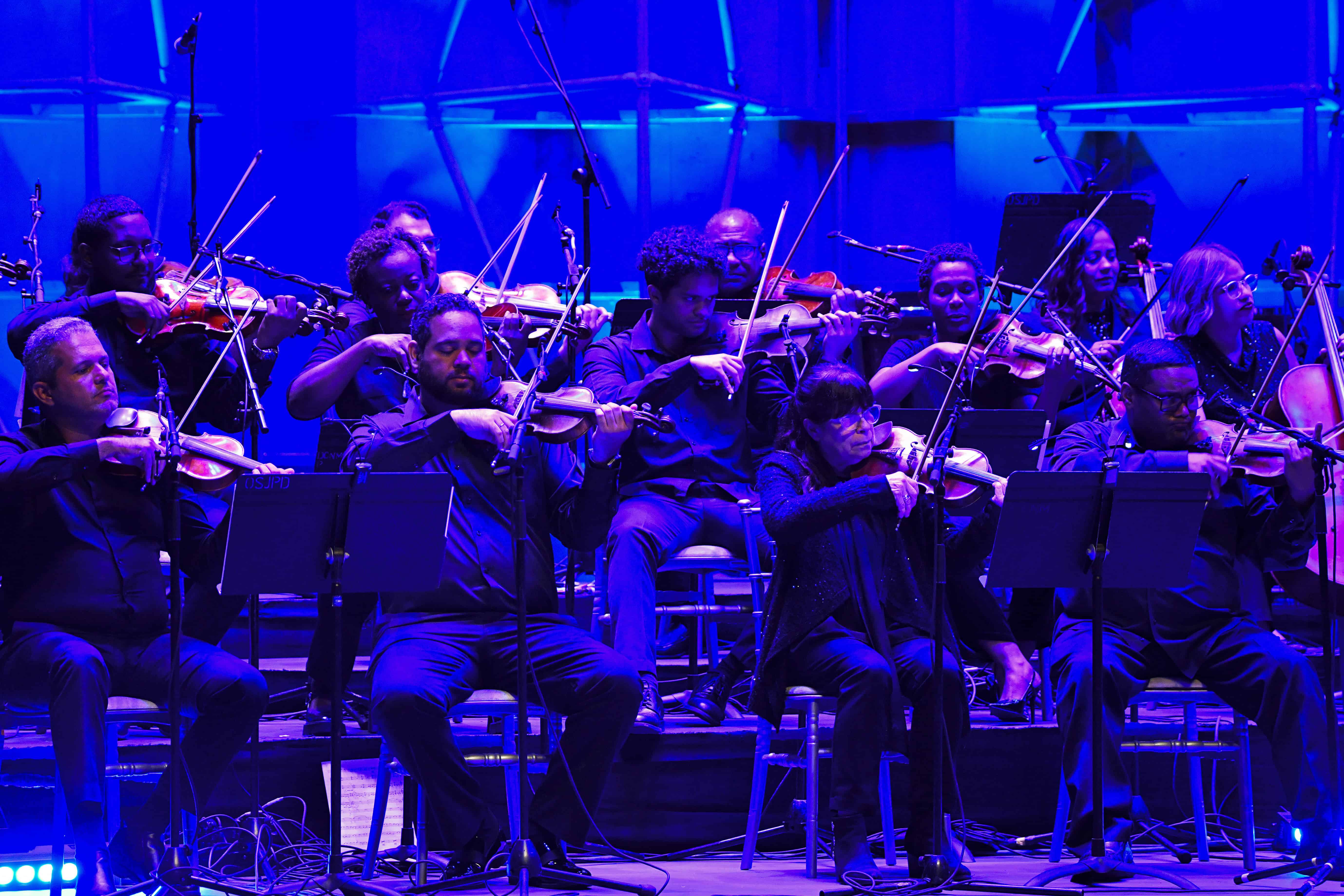 La Filarmónica de Santo Domingo bajo la dirección de Amaury Sánchez.