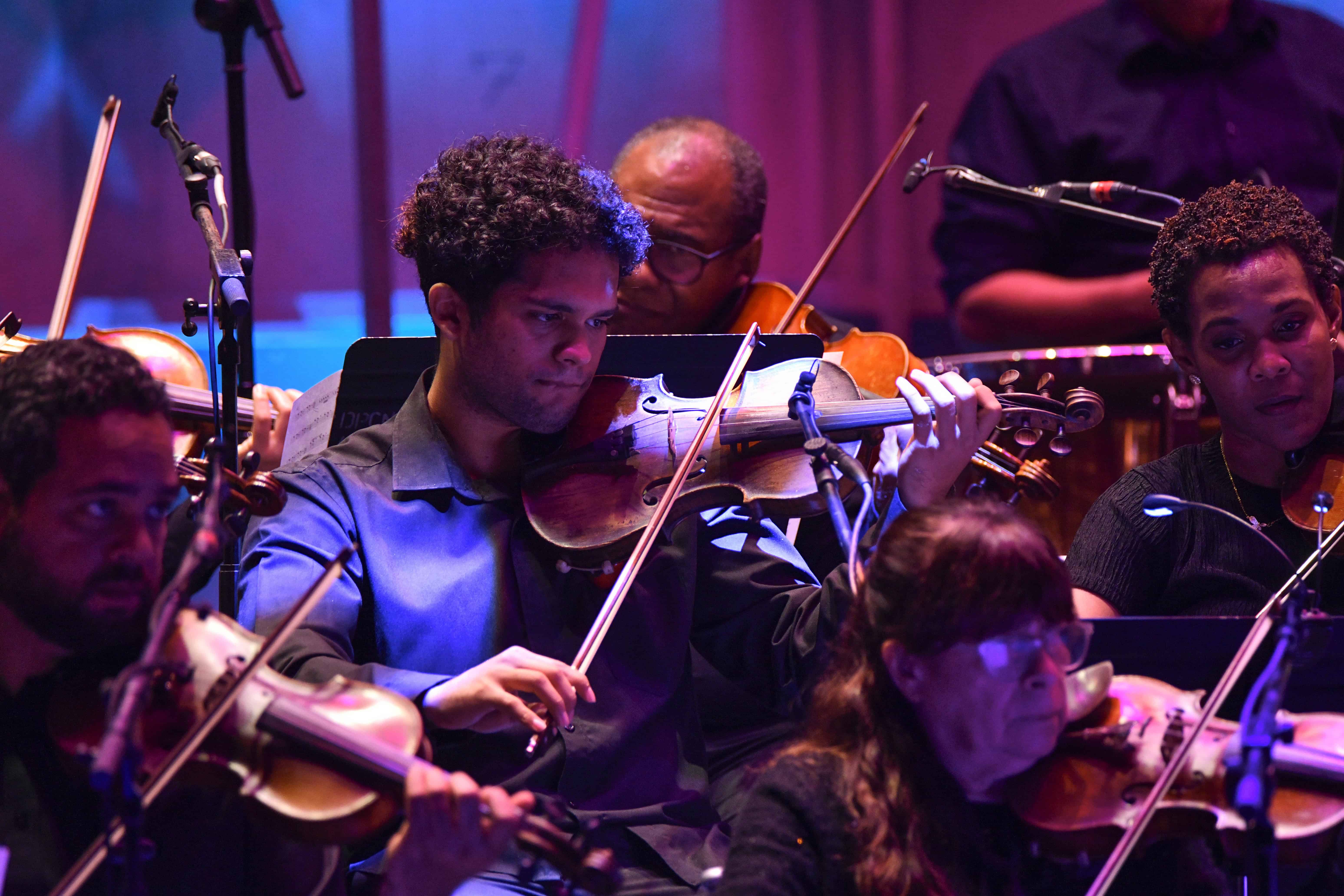 La Filarmónica de Santo Domingo bajo la dirección de Amaury Sánchez.