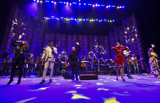 Amaury S&aacute;nchez fusiona rock y sinf&oacute;nica en una noche memorable en el Teatro Nacional