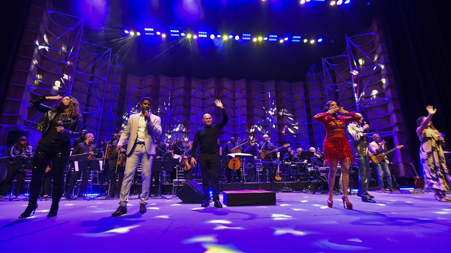 Amaury Sánchez fusiona rock y sinfónica en una noche memorable en el Teatro Nacional