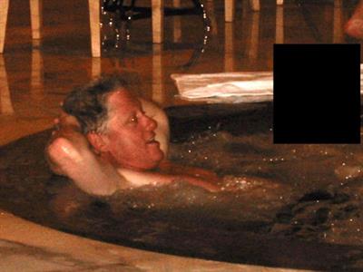 Clinton pide publiquen archivos en Jeffrey Epstein