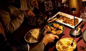 Las cenas m&aacute;s &iacute;ntimas de Nueva York se celebran en el apartamento de una familia dominicana