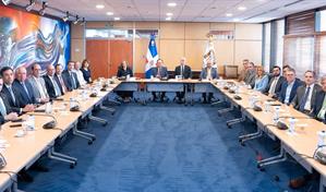 Valdez Albizu da espaldarazo al Banreservas y llama a la prudencia