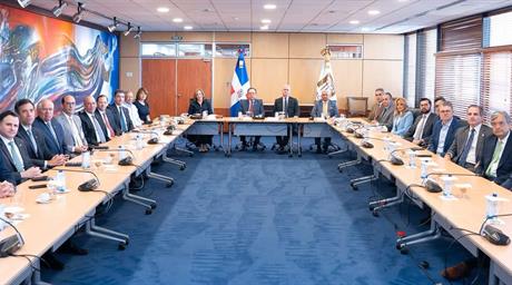 Valdez Albizu da espaldarazo al Banreservas y llama a la prudencia