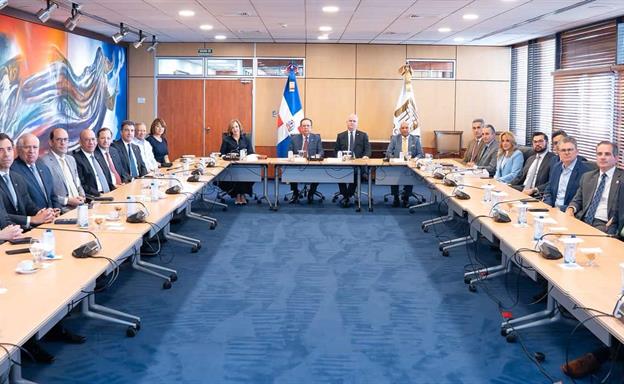 Valdez Albizu da espaldarazo al Banreservas y llama a la prudencia