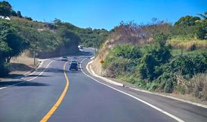 Gobierno inaugura reconstrucci&oacute;n de 56.5 kil&oacute;metros de carreteras en la Sierra de Santiago