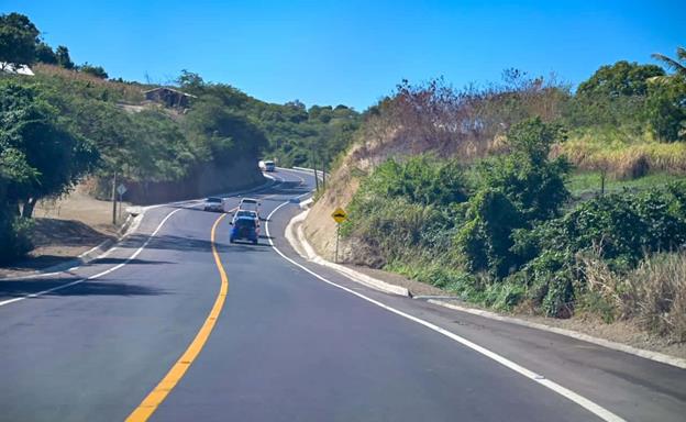 Gobierno inaugura reconstrucci&oacute;n de 56.5 kil&oacute;metros de carreteras en la Sierra de Santiago