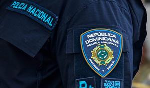 Suspenden y remiten a la justicia a un polic&iacute;a por muerte de joven en Santiago