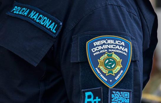 Suspenden y remiten a la justicia a un polic&iacute;a por muerte de joven en Santiago