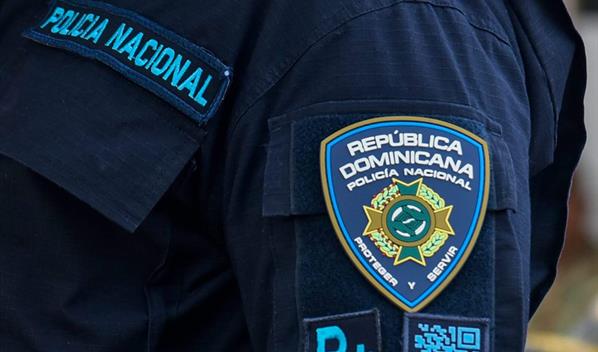 Suspenden y remiten a la justicia a un polic&iacute;a por muerte de joven en Santiago