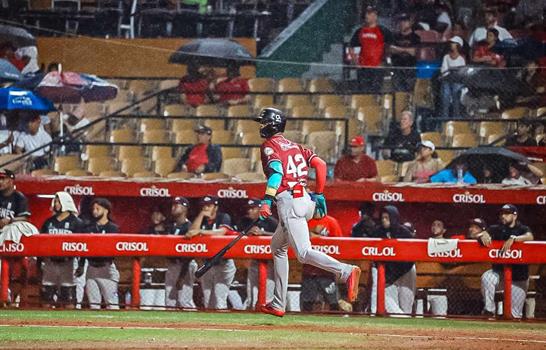 Video | Julio Carreras la saca con las bases llenas y los Gigantes vencen a los Leones