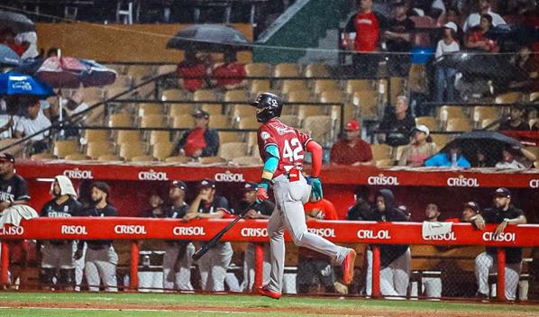 Video | Julio Carreras la saca con las bases llenas y los Gigantes vencen a los Leones
