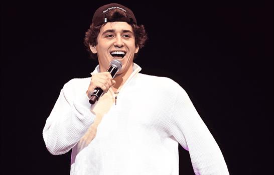 Marcello Hern&aacute;ndez anuncia estreno de su primer especial de stand-up en Netflix
