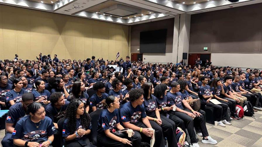 Consulado eval&uacute;a redes sociales para visado J-1 del programa Summer Work and Travel Bridge USA