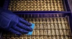 Oro marca r&eacute;cord por tensiones geopol&iacute;ticas y posible recorte de tasas en EE.UU.