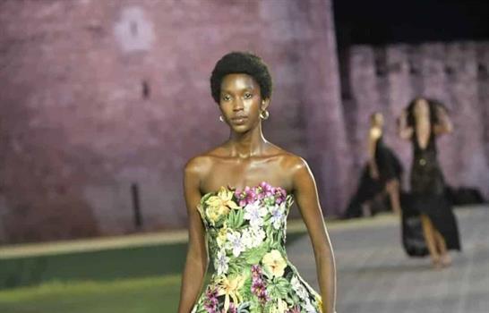 Pintados a mano: el proceso detr&aacute;s de los estampados de la nueva colecci&oacute;n de Oscar de la Renta