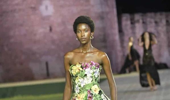 Pintados a mano: el proceso detr&aacute;s de los estampados de la nueva colecci&oacute;n de Oscar de la Renta