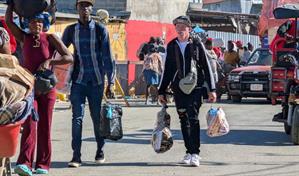 Miles de haitianos retornan a Hait&iacute; por el paso fronterizo de Dajab&oacute;n durante las festividades