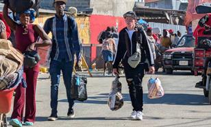 Miles de haitianos retornan a Hait&iacute; por el paso fronterizo de Dajab&oacute;n durante las festividades