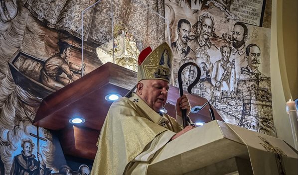 Arzobispo de Miami pide a Trump una tregua de las deportaciones de inmigrantes por Navidad