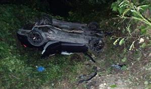 Se vuelca veh&iacute;culo en el que viajaban dos adultos y menores en Macao; no reportan lesionados